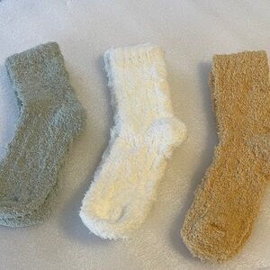 WOMENS SET OF 3 SOFT PRS OF SOCKS NIP SZ L